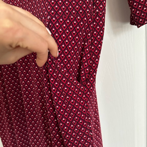 Le Chateau deep burgundy dress with pockets - Picture 2 of 3